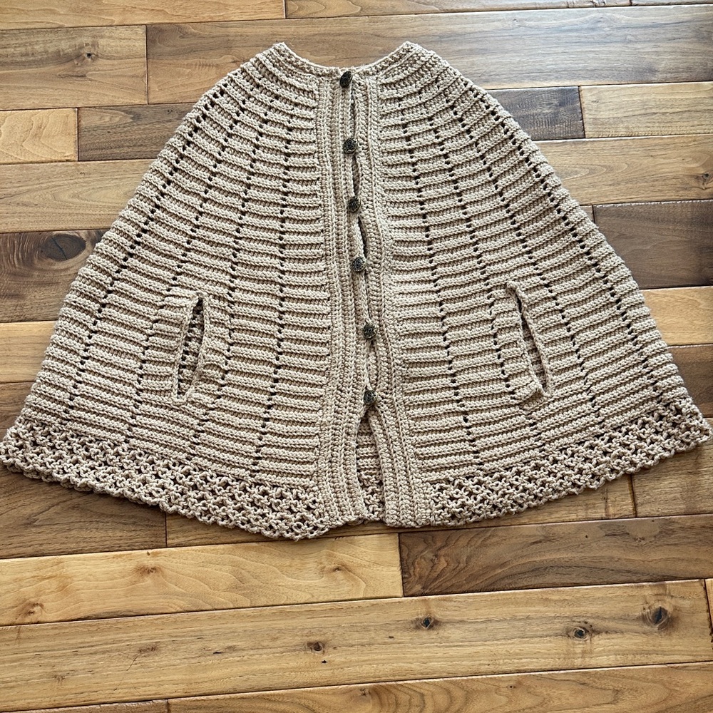 Vtg 60s Hand knit poncho shawl cape